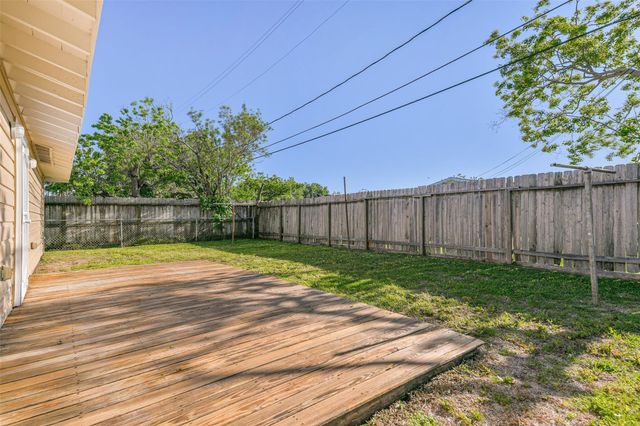 11 Lyncrest Drive, Galveston, TX 77550