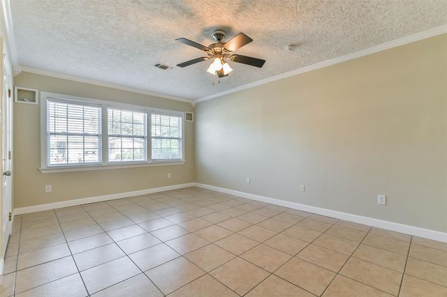 11 Lyncrest Drive, Galveston, TX 77550