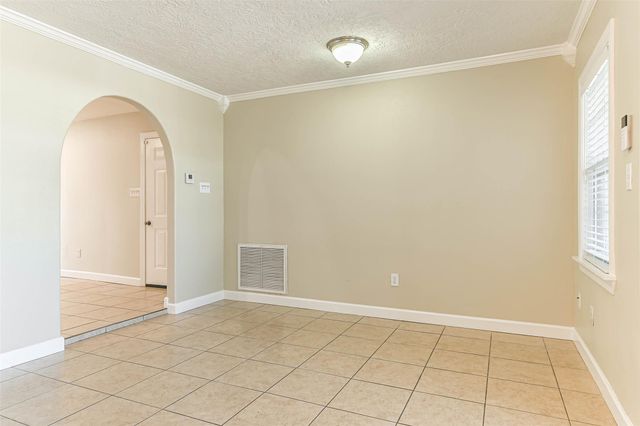 11 Lyncrest Drive, Galveston, TX 77550