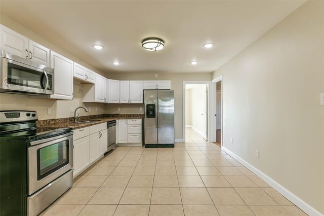 11 Lyncrest Drive, Galveston, TX 77550