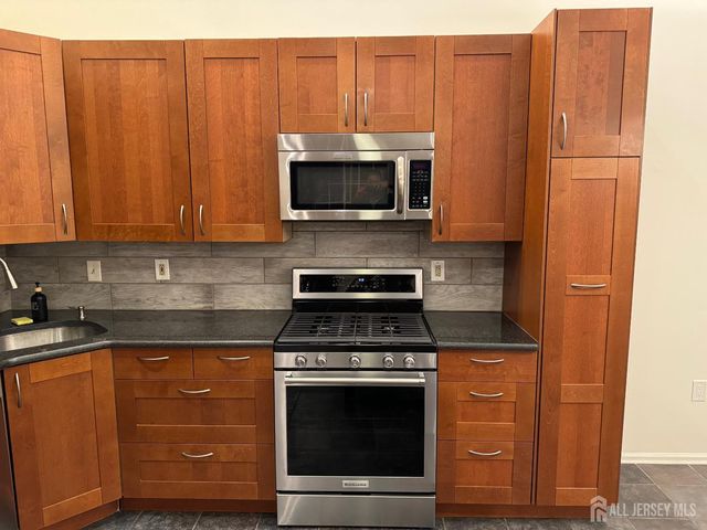 93 Caitlin Court, Franklin, NJ 08823