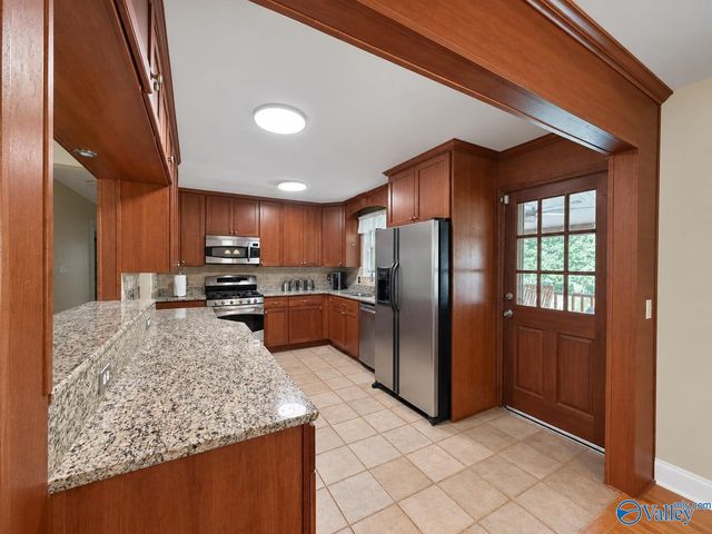 306 Spring Valley Court SW, Huntsville, AL 35802