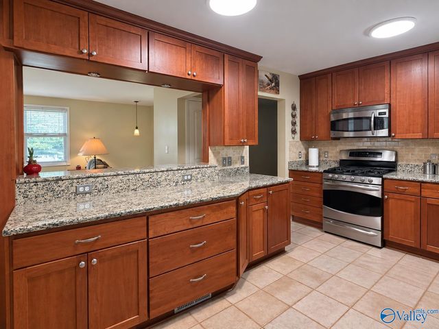 306 Spring Valley Court SW, Huntsville, AL 35802