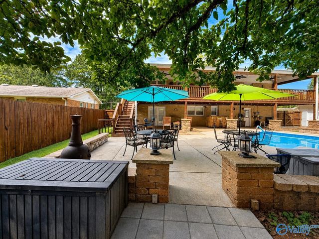 306 Spring Valley Court SW, Huntsville, AL 35802