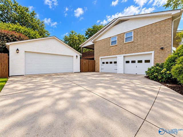306 Spring Valley Court SW, Huntsville, AL 35802