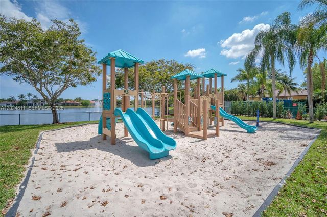 1434 SW 159th Ln, Pembroke Pines, FL 33027