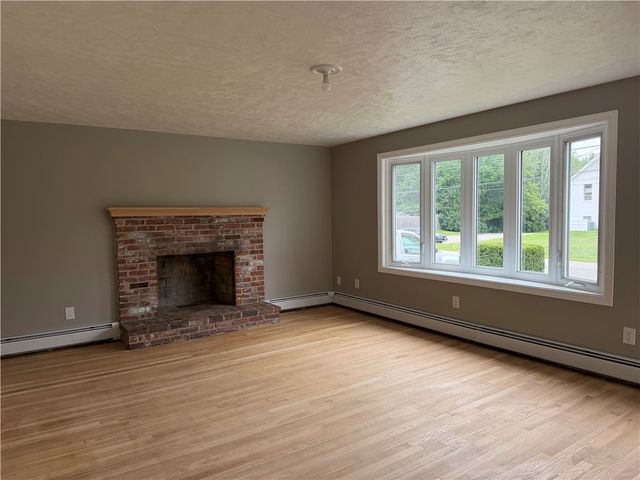 38 Ann Lane, North Kingstown, RI 02873