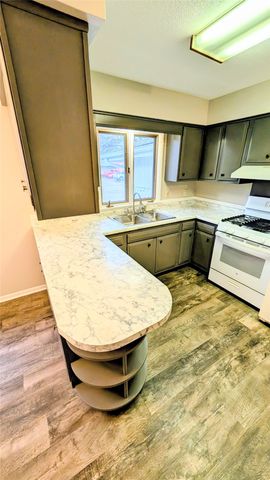 415 S Walnut Avenue, Ames, IA 50010