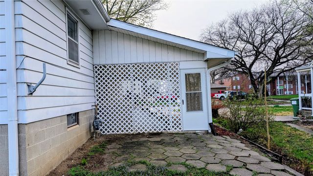 415 S Walnut Avenue, Ames, IA 50010