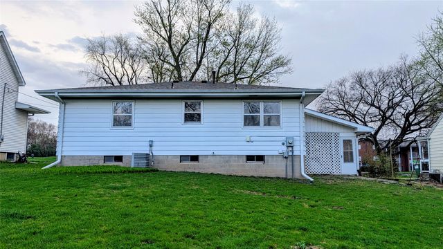 415 S Walnut Avenue, Ames, IA 50010