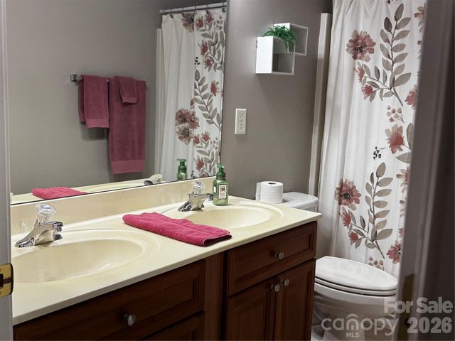 6111 Maple Leaf Avenue, Harrisburg, NC 28075