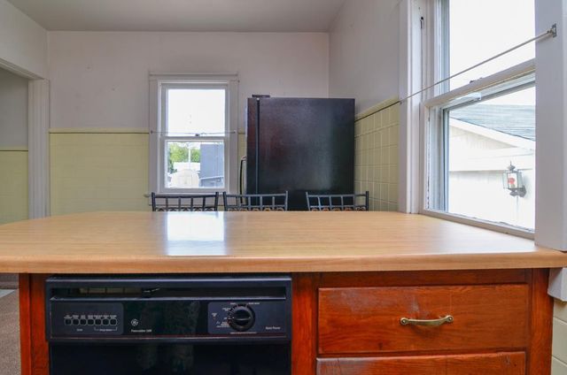 1323 N KENILWORTH AVENUE, Appleton, WI 54911