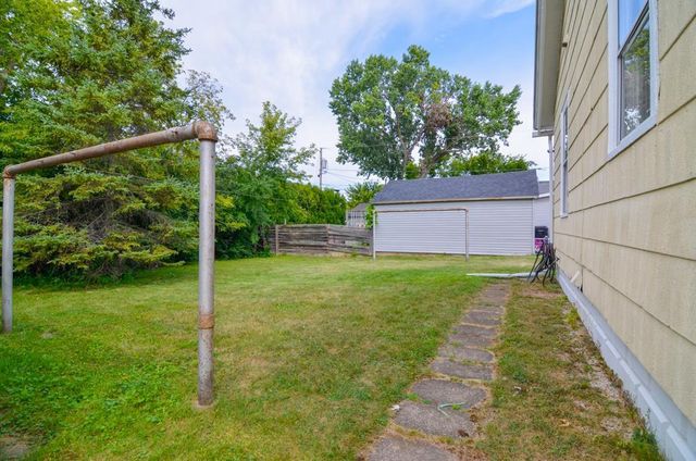 1323 N KENILWORTH AVENUE, Appleton, WI 54911
