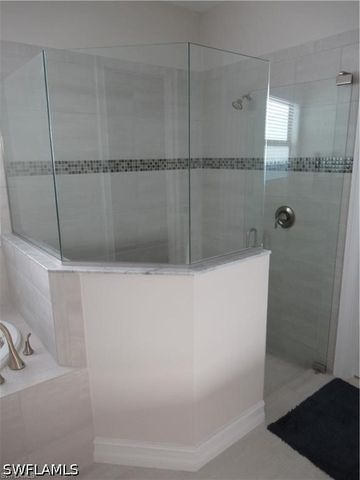 16382 Barclay CT, Naples, FL 34110