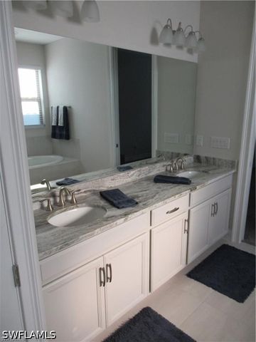16382 Barclay CT, Naples, FL 34110