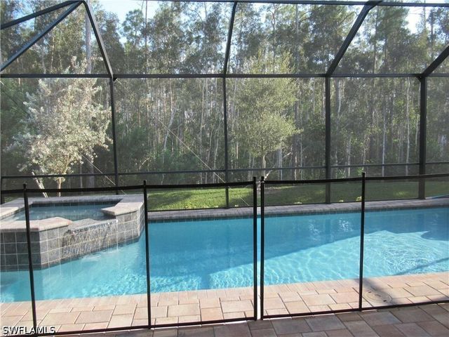 16382 Barclay CT, Naples, FL 34110