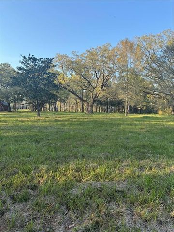 9170 Little River Road, Bayou La Batre, AL 36509