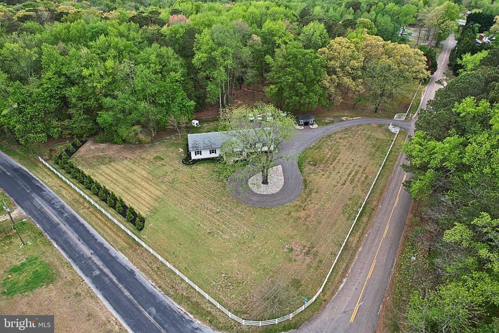 Image 2 of property listing at 27709 BRIGHT RD, Goldsboro, MD 21636