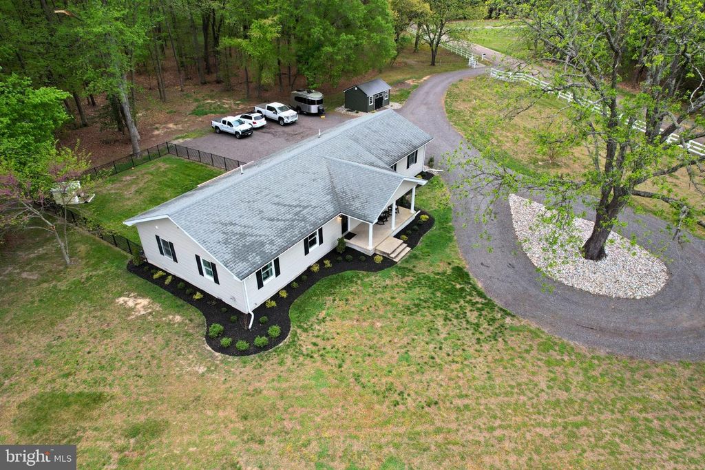 Image 3 of property listing at 27709 BRIGHT RD, Goldsboro, MD 21636