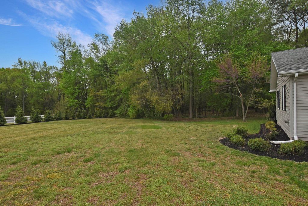 Image 8 of property listing at 27709 BRIGHT RD, Goldsboro, MD 21636