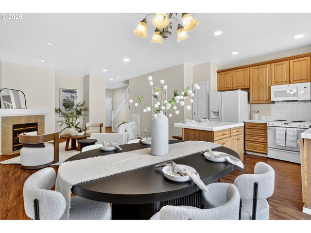 20452 HOODVIEW Ave, West Linn, OR 97068