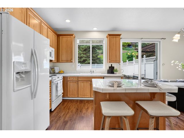 20452 HOODVIEW Ave, West Linn, OR 97068
