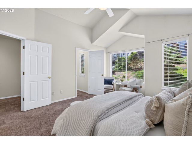 20452 HOODVIEW Ave, West Linn, OR 97068