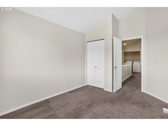 20452 HOODVIEW Ave, West Linn, OR 97068