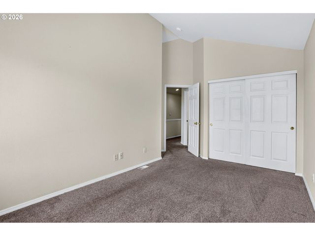 20452 HOODVIEW Ave, West Linn, OR 97068