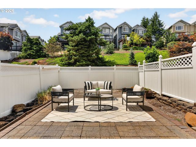 20452 HOODVIEW Ave, West Linn, OR 97068