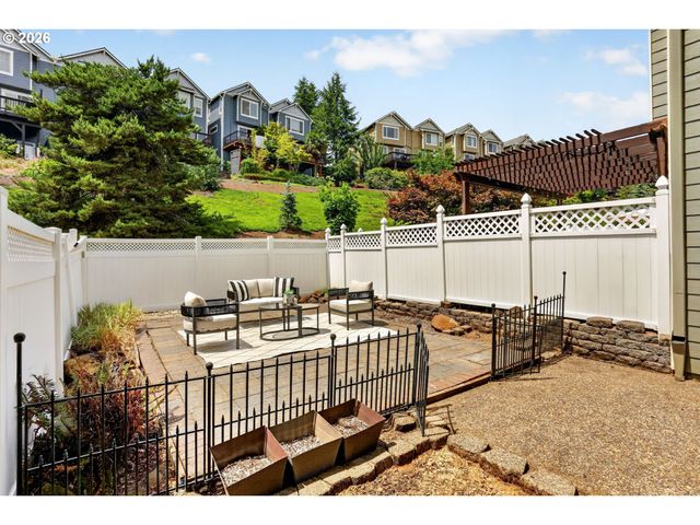 20452 HOODVIEW Ave, West Linn, OR 97068