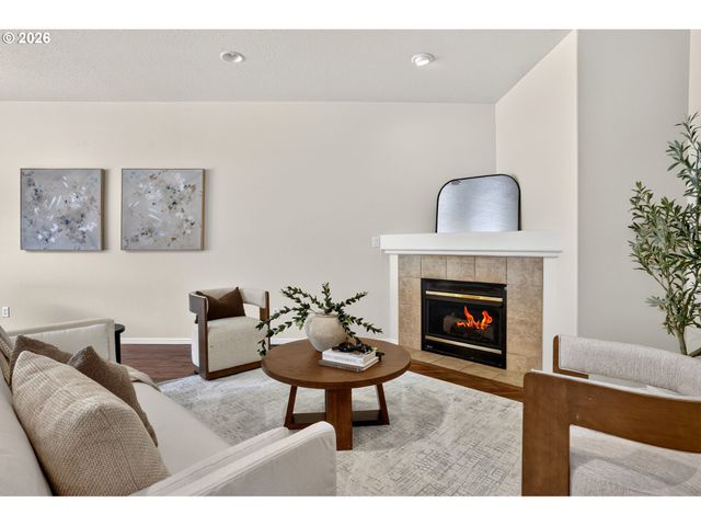 20452 HOODVIEW Ave, West Linn, OR 97068