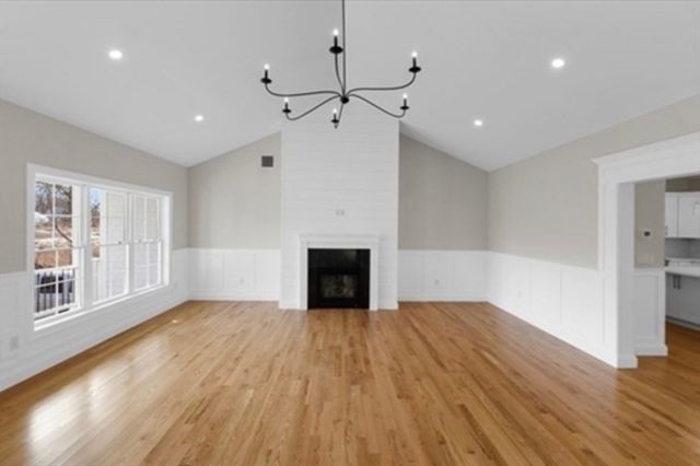 1 Springhill Rd, Dartmouth, MA 02747