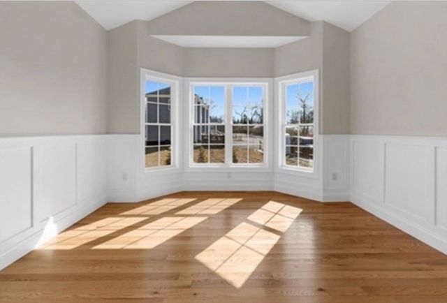 1 Springhill Rd, Dartmouth, MA 02747