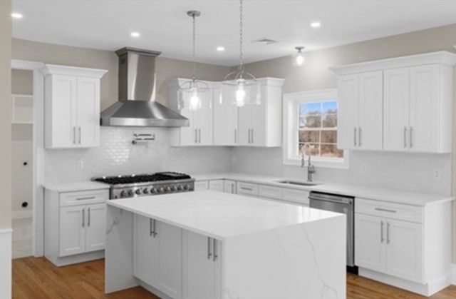 1 Springhill Rd, Dartmouth, MA 02747