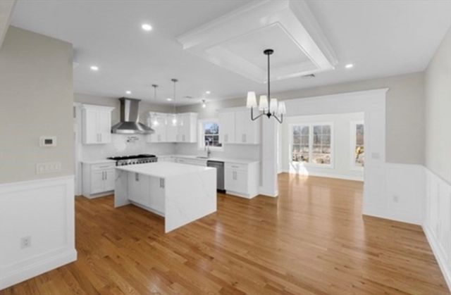 1 Springhill Rd, Dartmouth, MA 02747