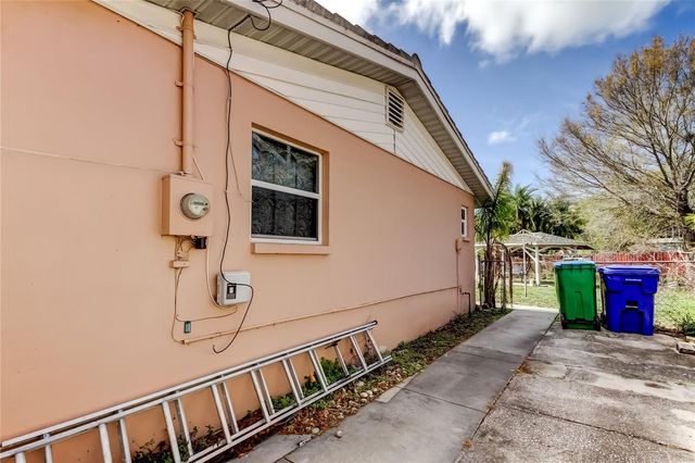 8586 FORSYTH DRIVE, Seminole, FL 33772