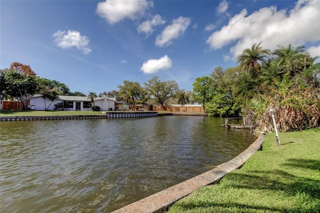 8586 FORSYTH DRIVE, Seminole, FL 33772