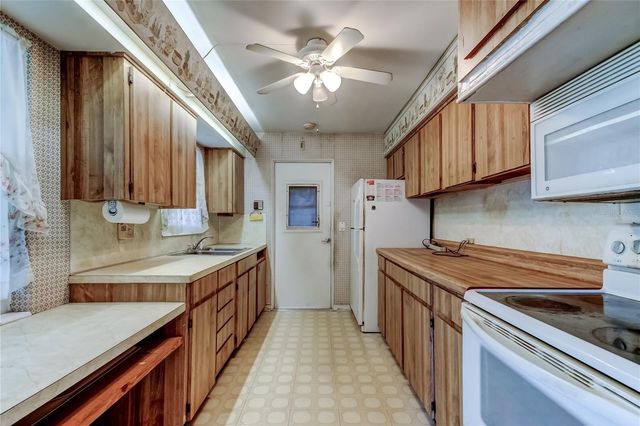 8586 FORSYTH DRIVE, Seminole, FL 33772