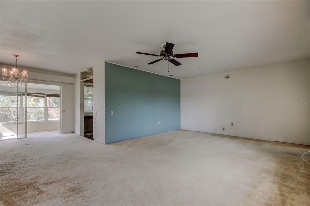 Image 2 of property listing at 8586 FORSYTH DRIVE, Seminole, FL 33772