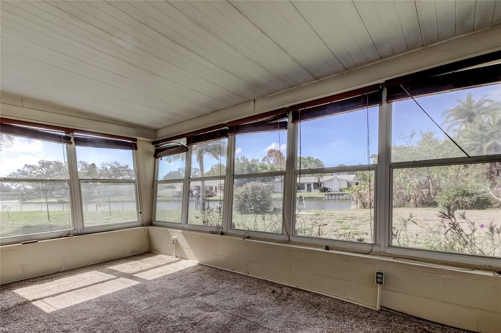 Image 13 of property listing at 8586 FORSYTH DRIVE, Seminole, FL 33772