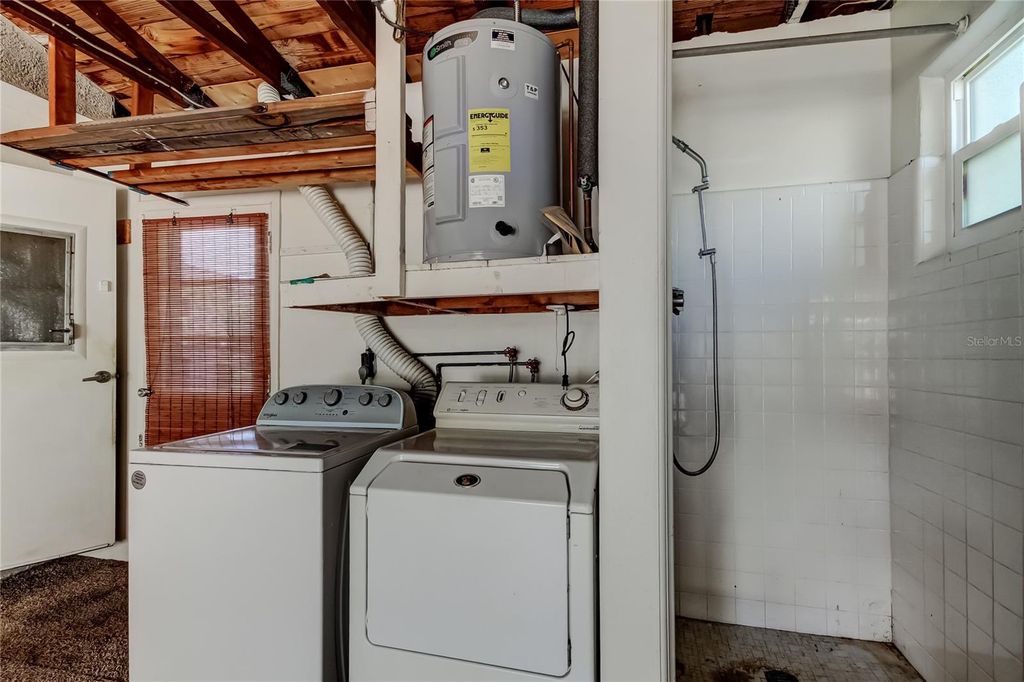 Image 17 of property listing at 8586 FORSYTH DRIVE, Seminole, FL 33772