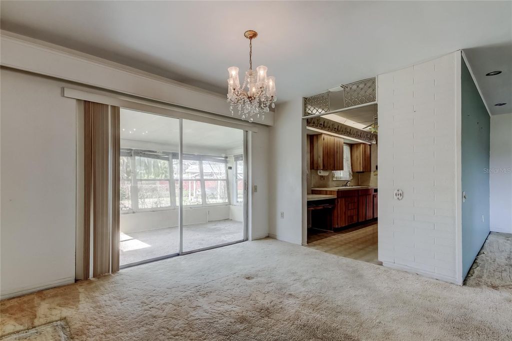 Image 6 of property listing at 8586 FORSYTH DRIVE, Seminole, FL 33772