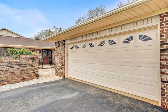 4925 Grape Tree LN, Roanoke, VA 24018