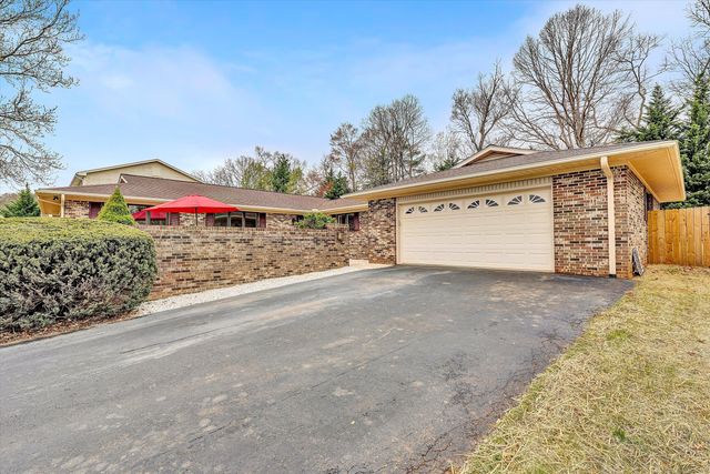 4925 Grape Tree LN, Roanoke, VA 24018