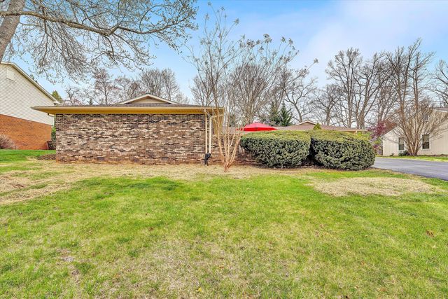 4925 Grape Tree LN, Roanoke, VA 24018