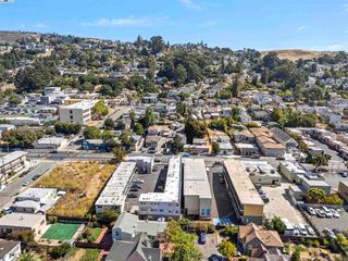 7975 MacArthur Blvd, Oakland, CA 94605