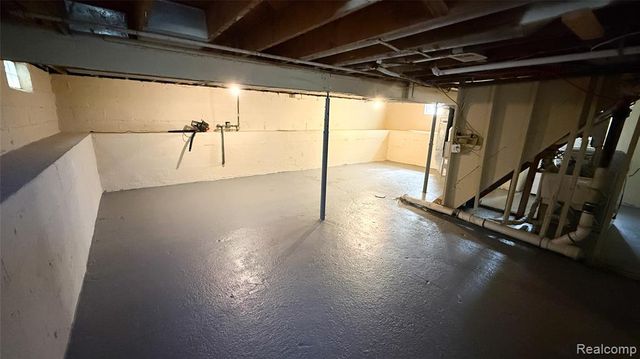 27127 Dartmouth Street, Madison Heights, MI 48071