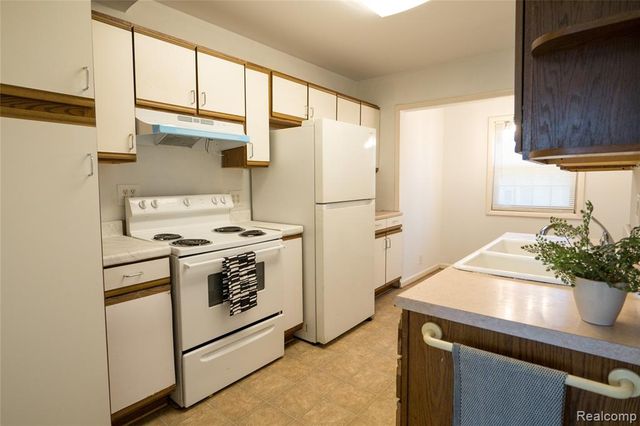 27127 Dartmouth Street, Madison Heights, MI 48071