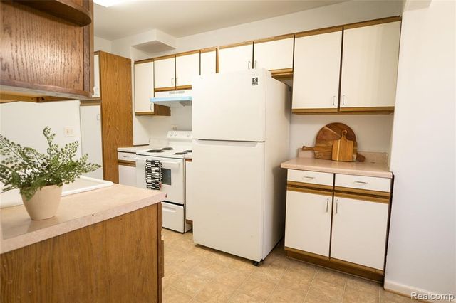 27127 Dartmouth Street, Madison Heights, MI 48071